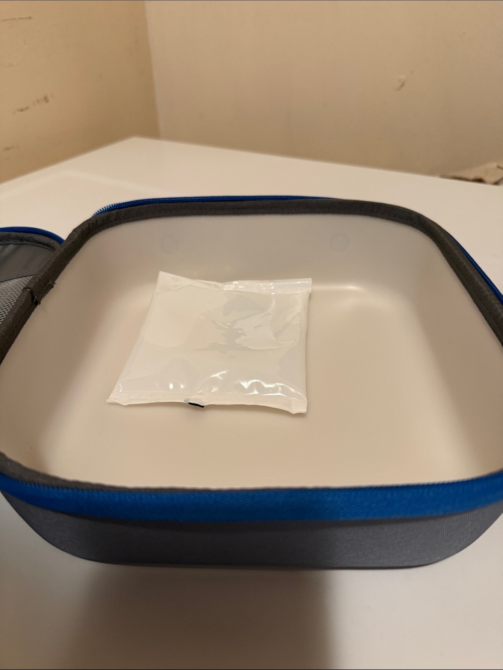 Anna Gray Insulated Lunch Bag with White Logo - Picture 6 of 9